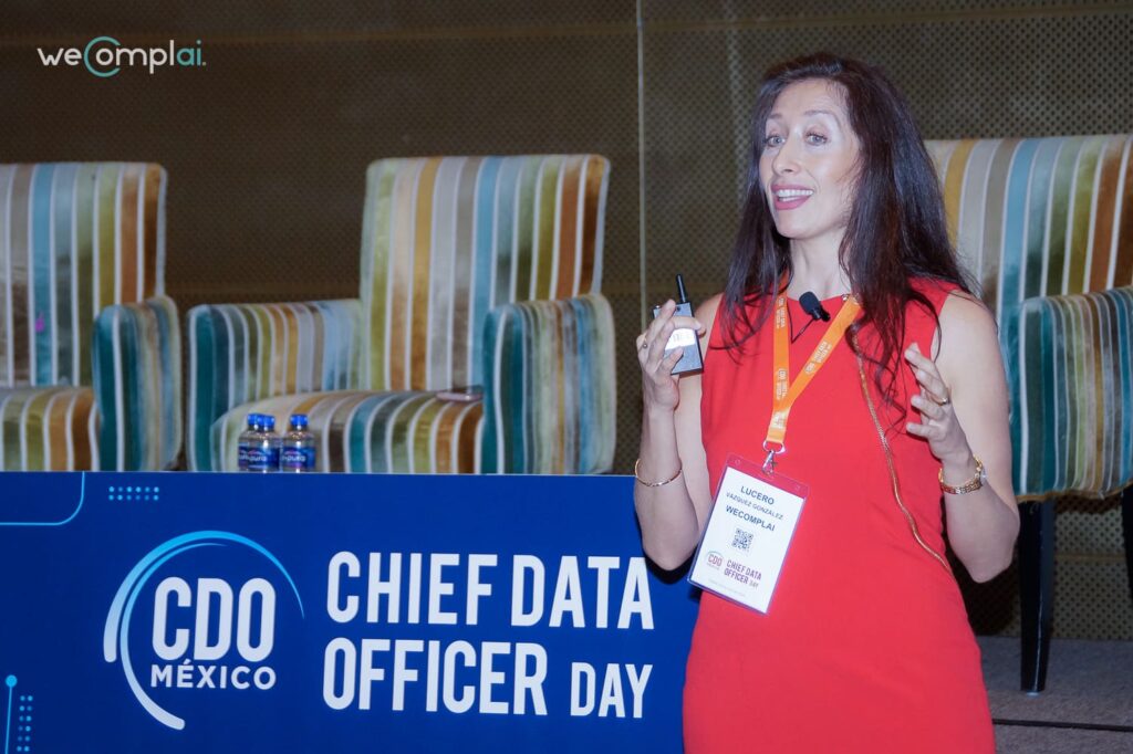 Lucero Vázquez González, CEO de weComplai, junto al atril del Chief Data Officer Day México 2026