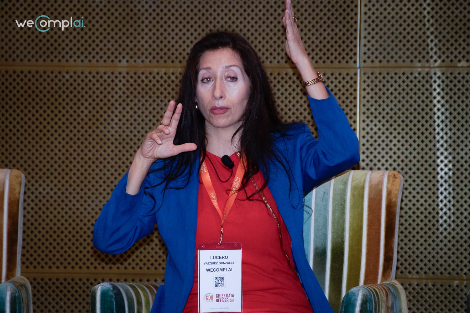 Lucero Vázquez González, CEO de weComplai, saluda al público en el cierre del Chief Data Officer Day México 2026