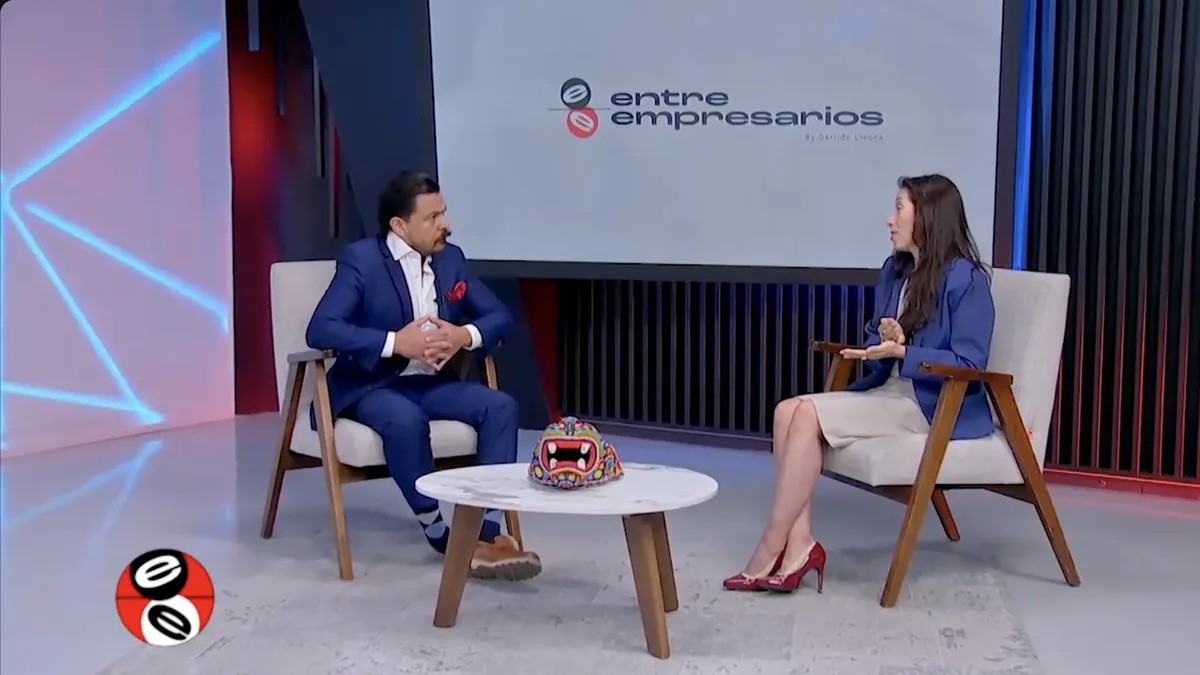 Lucero Vázquez y Luis Octavio Valtierra en el foro de Entre Empresarios